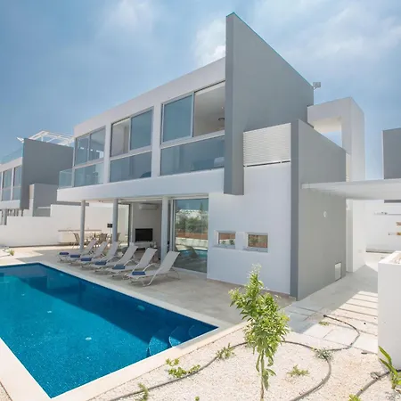 Σπίτι διακοπών Neue 3 Schlafzimmer Mit Pool In *