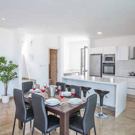 Neue 3 Schlafzimmer Mit Pool In Feriehus *